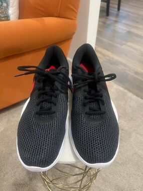 Nike Black and Red Men's Athletic Sneakers